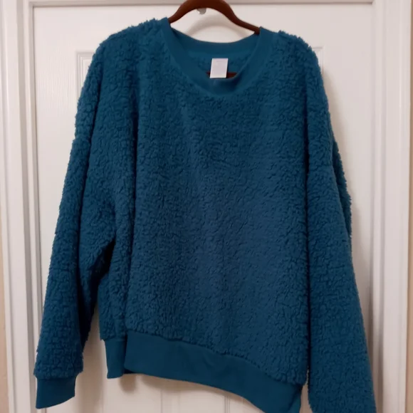 Sweaters - Picture 9 of 9